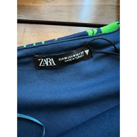 Zara Asymmetrical green top size Medium - Picture 4 of 4